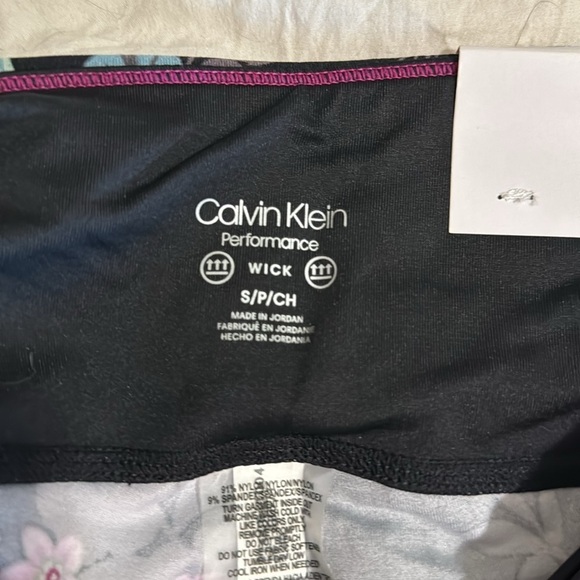 Calvin Klein spandex athletic shorts. New with tags size small - Picture 4 of 4